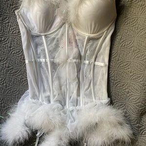 Victoria's Secret 36B,